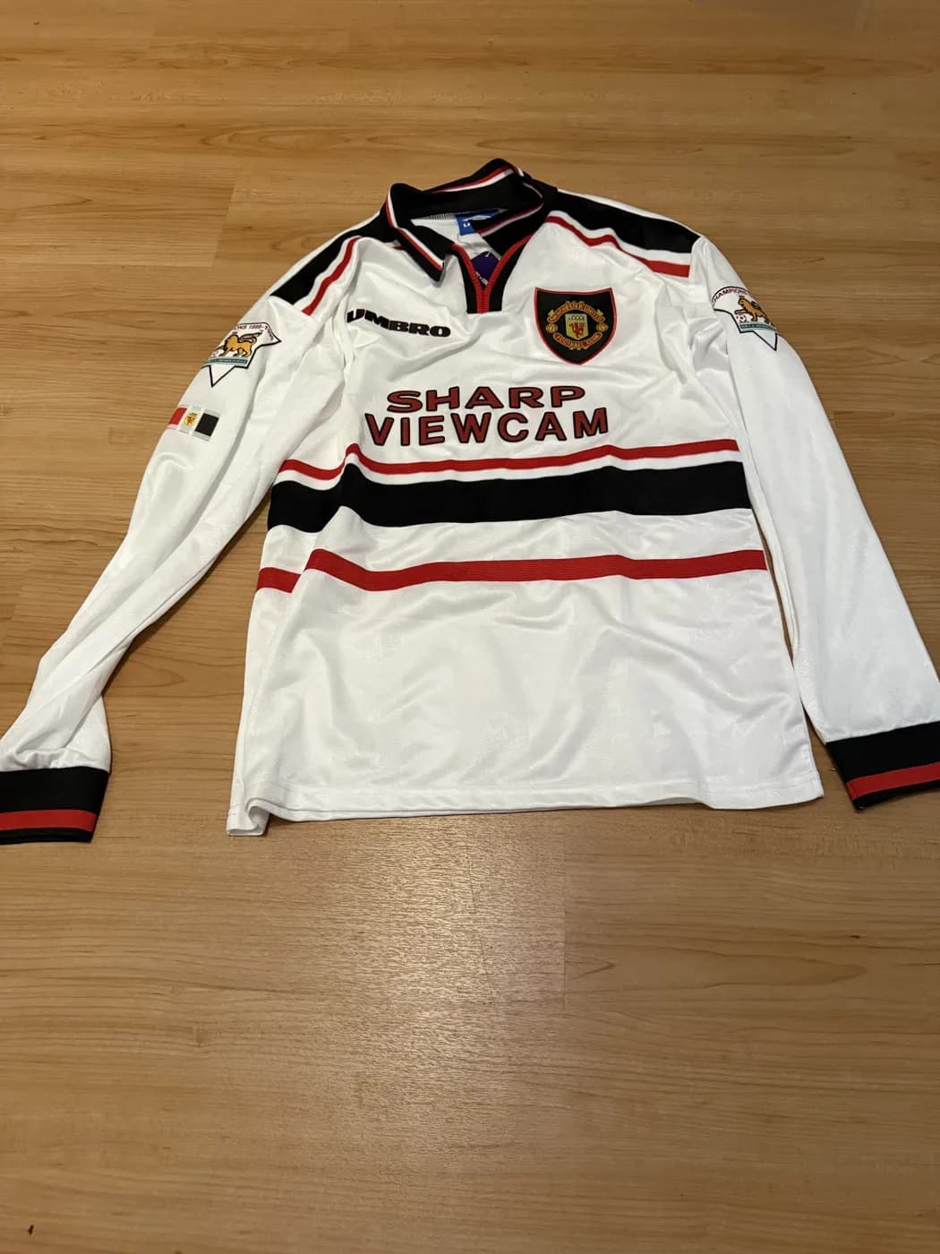 Manchester United FC 1999/2000 David Beckham Away front view football shirt