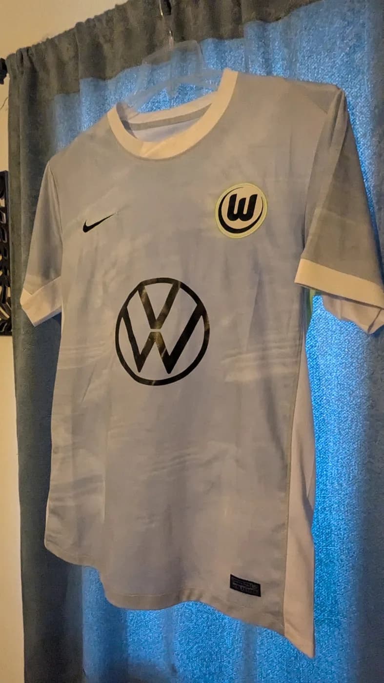 VfL Wolfsburg 2025/2026 Away front view football shirt