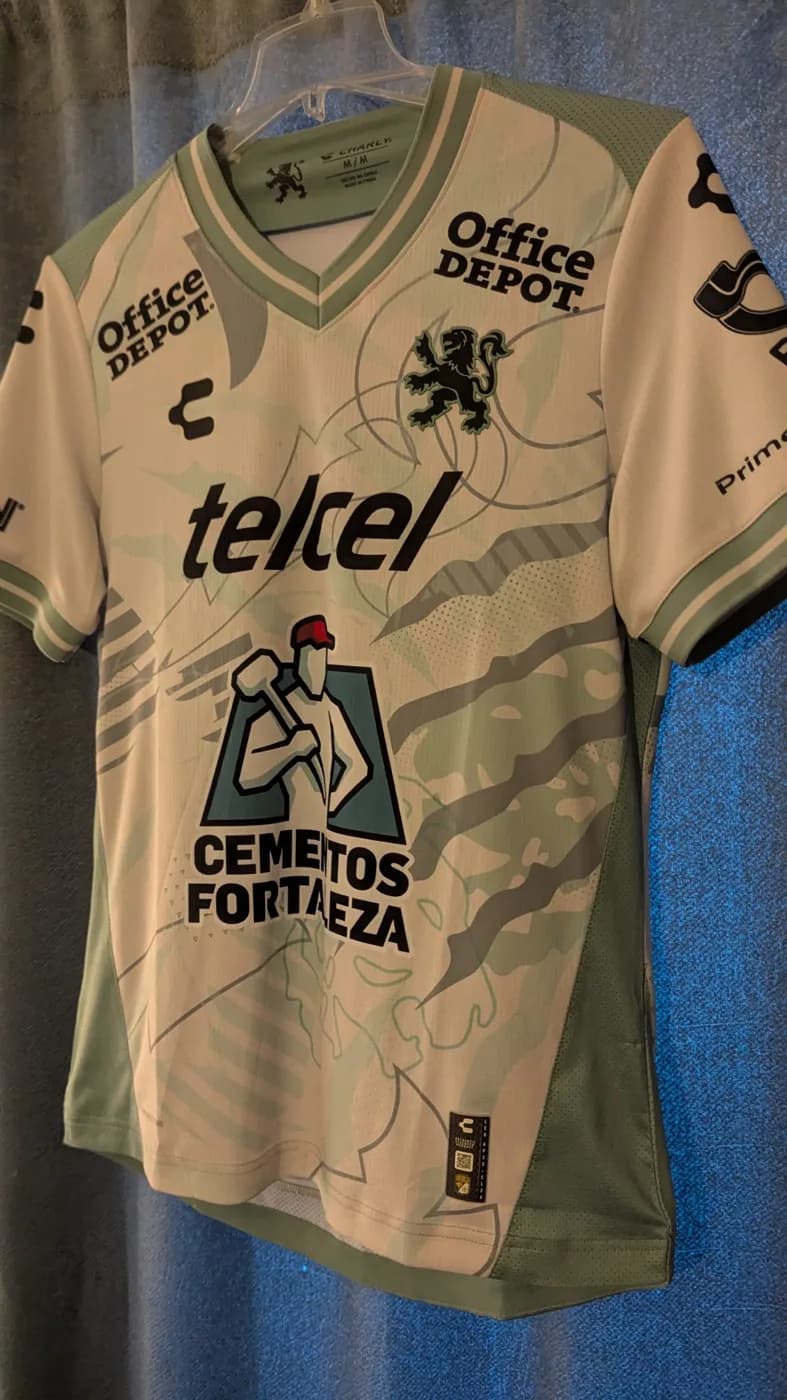 Club León 2025/2026 Away front view football shirt