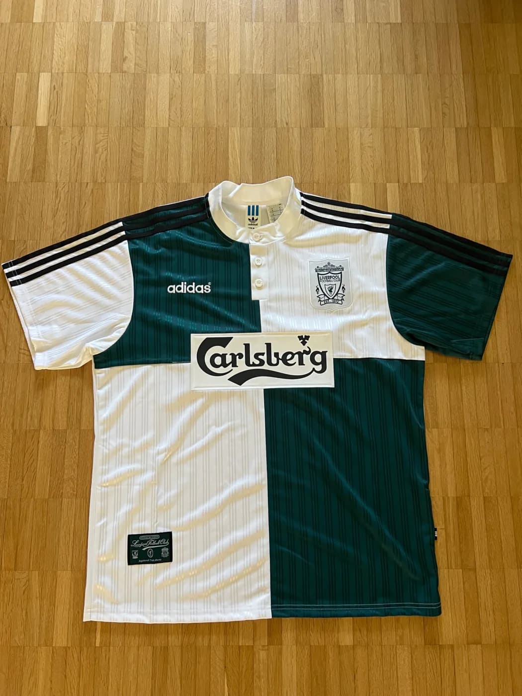 Liverpool FC 1995/1996 Away front view football shirt